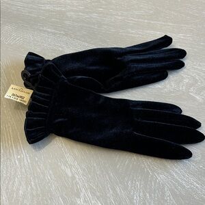 Ann Taylor Black Velvet Gloves new made in Japan